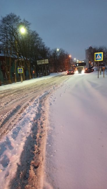 У Мосавтодора из года в год одна и та же ситуация: снег и ул. Быковская  не чищен. Фуры и люди буксуют. Колапс из..