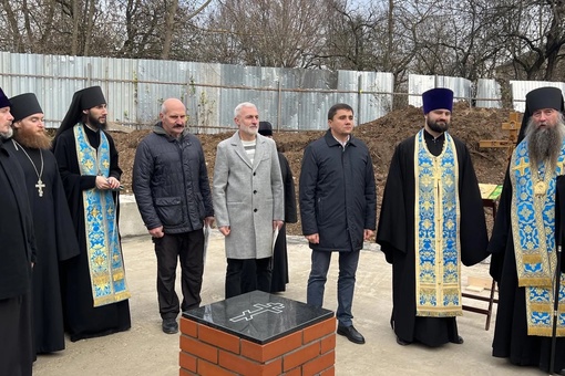 В микрорайоне Планерная построят новый храм ⛪️  Вместо небольшой деревянной церкви, которая находится на..