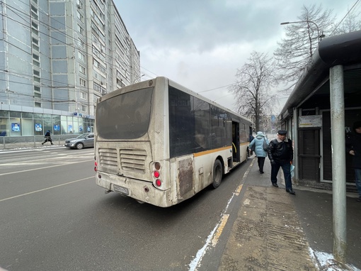 Новый современный автобус на..