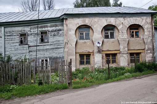 В Быково все знают про Баженовский храм и про усадьбу, но между ними есть еще и такой вот интересный домик...