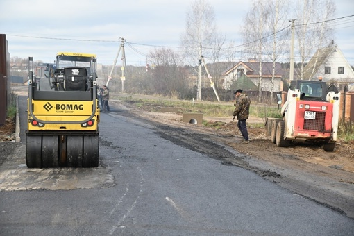 В Сергиево-Посадском округе завершается ремонт дороги к новой школе  В Сергиевом Посаде достраивают школу..