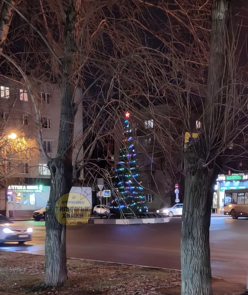 Вот и в Подрезково уже ёлку установили..