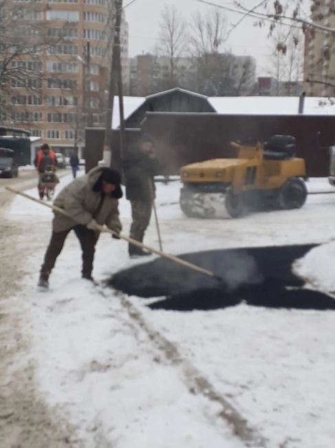 Синоптики пугают очередным сильнейшим снегопадом этой ночью ❄️  К Московской области мчится мощный и..