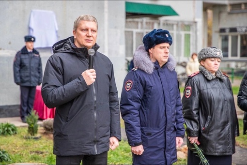 На улице Маршала Жукова открыли мемориальную доску в честь погибшего одинцовского участкового ❤️  Старший..