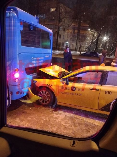 На Щелковском шоссе таксист неудачно догнал..