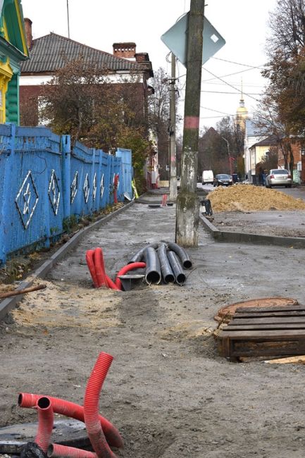 🚜 Скоро на улице Савельича появятся новые тротуары 
Начало реконструкции пешеходной зоны было положено в..