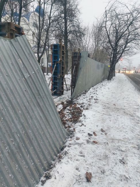 Осторожно! Опасно!!
По ул. Калининградской от Рождественской церкви до поворота на ул. Дзержинского вдоль..