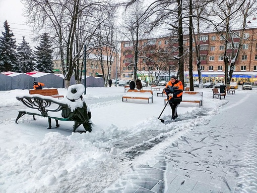 Дорожные службы Раменского городского округа работают в усиленном режиме: Подмосковье накрыл сильный..