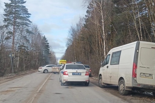 Сегодня утром на областной автодороге "Серпухов-Глазово-Кузьмёнки" после перекрестка с А-108 (Бетонка) в..