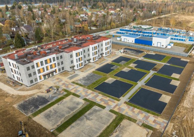 В Перхушково строят детский сад в новом жилом комплексе посреди поля 🚧  Дошкольное учреждение рассчитанное..