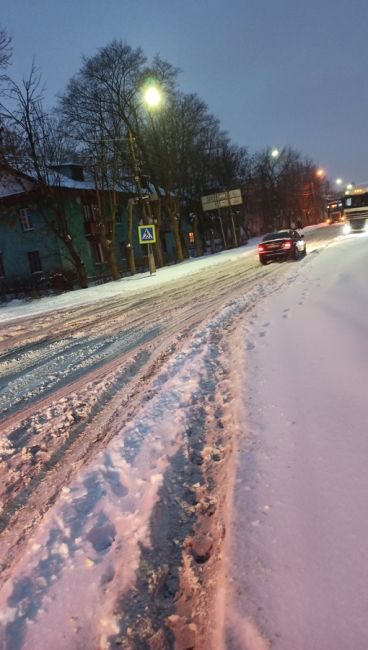 У Мосавтодора из года в год одна и та же ситуация: снег и ул. Быковская  не чищен. Фуры и люди буксуют. Колапс из..