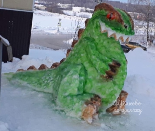 Креативные снеговики из Фрязино🐲  Вот кому снег только в..