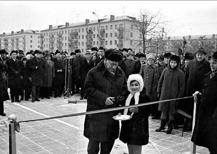 4 декабря 1969 года на главной площади города состоялось открытие памятника Н.Е.Жуковскому.  Скульптор Г...