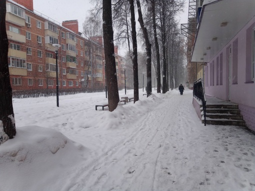 Неочищенные улицы, на улице Щербакова ни одной снегоуборочной машины, люди оказались в снежном плену, а это..