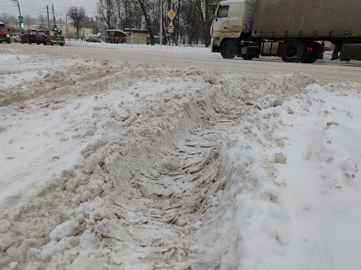 🚜❄ В Коломне продолжают устранять последствия снегопада, который идет в округе вот уже третий день. 
Как..