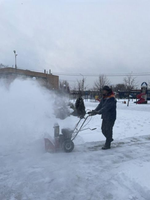 Ногинск снова засыпает снегом ❄  Густ Московской области сообщает, что на уборку снега вышло максимальное..