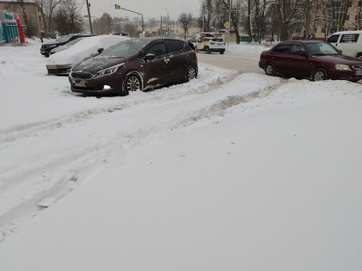 🚜❄ В Коломне продолжают устранять последствия снегопада, который идет в округе вот уже третий день. 
Как..