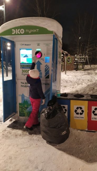 Мусорный след от одной семьи за два месяца наглядно. И это только пластик и аллюминий. 
Выпили за день,..