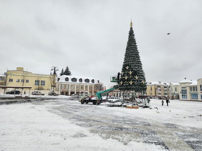 С каждым днём наш город становится всё наряднее и ярче. К 15 декабря планируют украсить весь город 🎊  У..