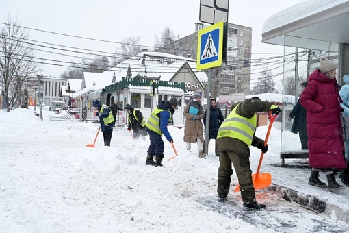 В Красногорске борются с последствиями циклона "Ваня". Высота сугробов прошедшего снегопада побила рекорд..