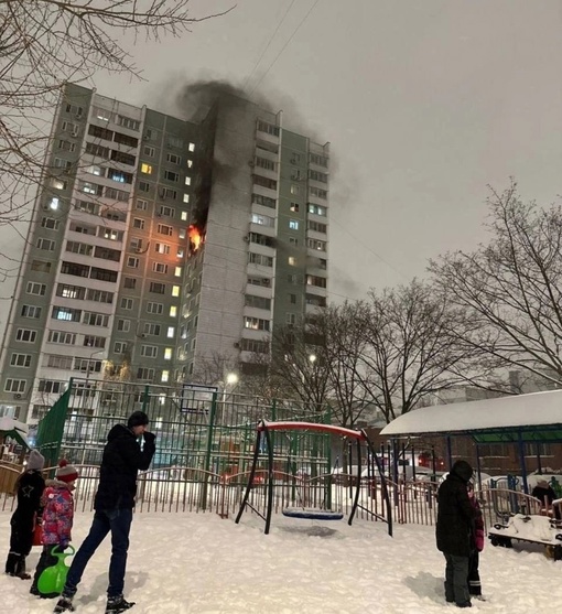 ⚡😭 Двое маленьких детей погибли при пожаре из-за сгоревшей гирлянды на шторах 
Страшный пожар вспыхнул в..