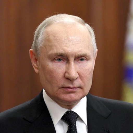 Путин в случае победы на выборах будет президентом России до 2030 года 
После обнуления Конституции он также..