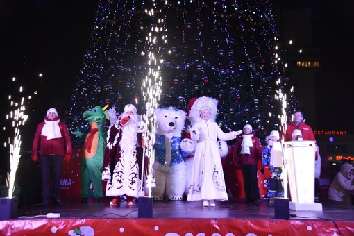 🎄🎅💃 В минувшую пятницу на площади Советской в Коломне открыли главную новогоднюю елку города. Для детей и..