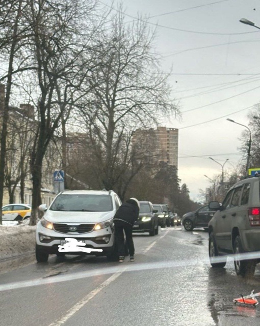 Авария на улице Десантная, д. 3 - сообщают водители города..