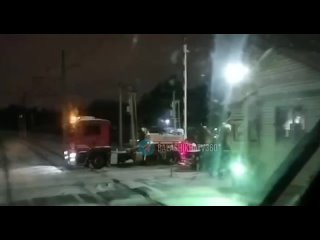 ВИНОВНИК СЕГОДНЯШНИХ ОПОЗДАНИЙ 🚜
В Купавне на ж/д пути упал трактор, сообщают очевидцы. Из-за этого утром..