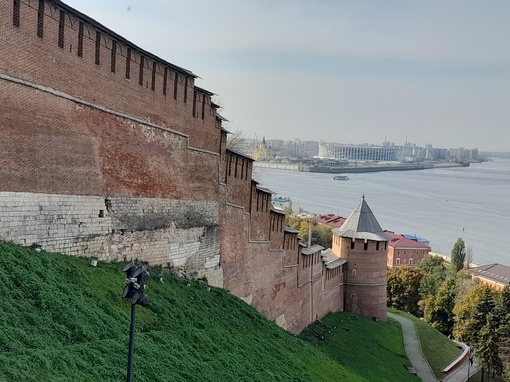 Нижегородская область. Новгородский Кремль - могучая крепость на берегу реки Волги 
Нижегородский Кремль -..