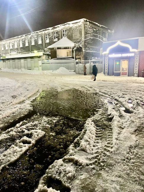 А вот и весна. Где то между Москвой и Подольском в районе Рязановское шоссе, 6А, наступила весна, капель,..