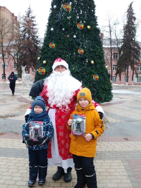 🎄ВЕРЬТЕ В ЧУДЕСА! 🎁
Пришли к ёлке на площадь Ленина в мкр Железнодорожный 31-го декабря днём. Там дед Мороз..