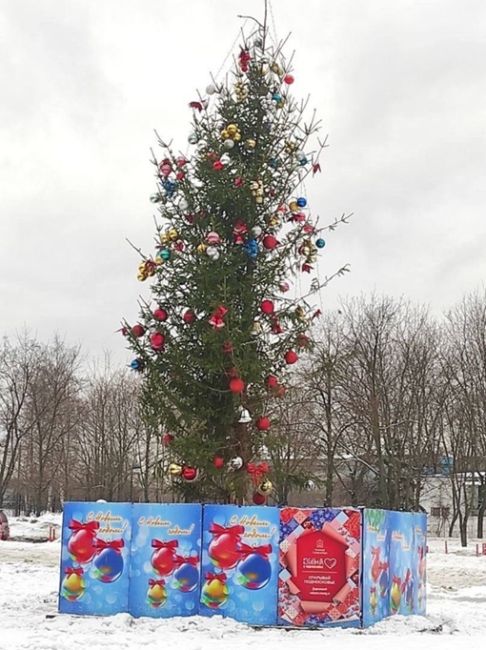 🌲 Жители подмосковного Дзержинского просят администрацию и власти области убрать с площади «уродливую»..