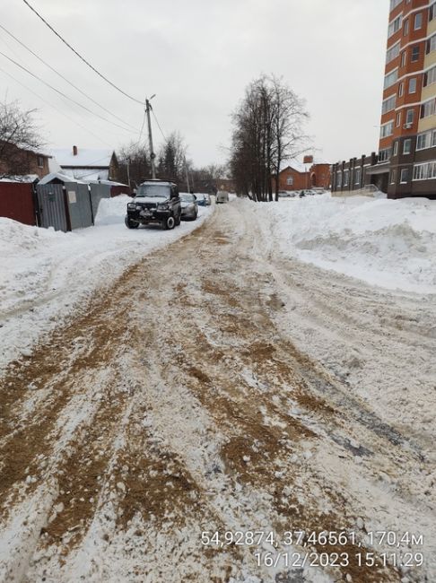 Администрация муниципалитета решила весьма своеобразно ответить на обращения горожан о нерасчищенных от..