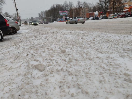 🚜❄ В Коломне продолжают устранять последствия снегопада, который идет в округе вот уже третий день. 
Как..