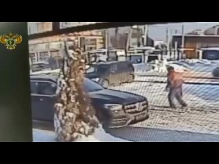 ⚡️Полное видео ограбления у Сбербанка на Юбилейном пр-те  Напомним, у отделения банка на Юбилейном..