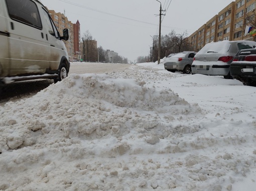 🚜❄ В Коломне продолжают устранять последствия снегопада, который идет в округе вот уже третий день. 
Как..