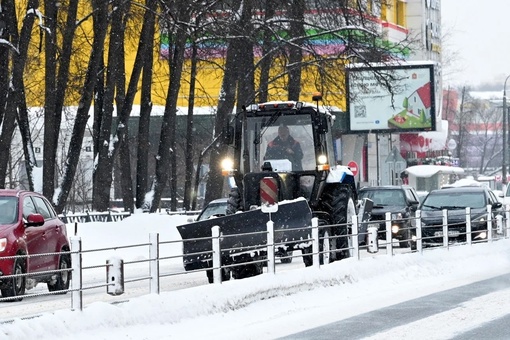 В Красногорске борются с последствиями циклона "Ваня". Высота сугробов прошедшего снегопада побила рекорд..