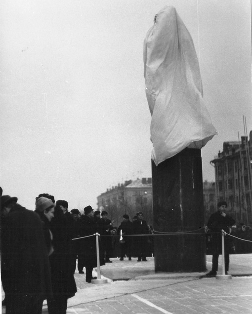 4 декабря 1969 года на главной площади города состоялось открытие памятника Н.Е.Жуковскому.  Скульптор Г...