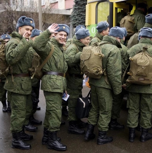 В Госдуме предложили вернуть двухгодичную срочную службу, так как это поможет повысить качество..