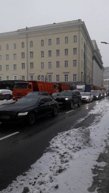 Пост поддержки: хочется пожелать сил и терпения всем дворникам 💪🏼
(если они у вас, конечно же есть)  Ну и..