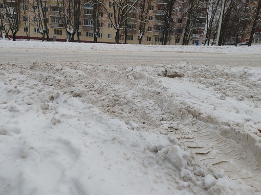 🚜❄ В Коломне продолжают устранять последствия снегопада, который идет в округе вот уже третий день. 
Как..