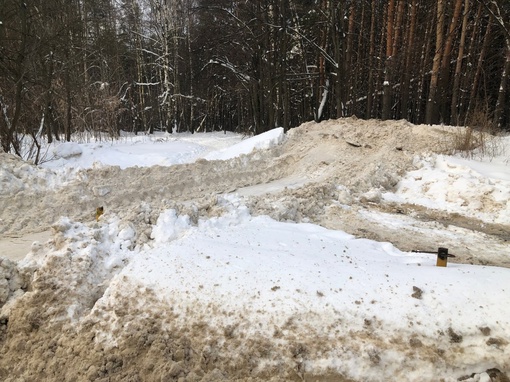 МАРАЗМ НА МАРАЗМЕ 🤪
Одна часть ставит, по нашим просьбам, ограждения о запрете въезда в лесопарк, а их..