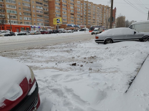 🚜❄ В Коломне продолжают устранять последствия снегопада, который идет в округе вот уже третий день. 
Как..