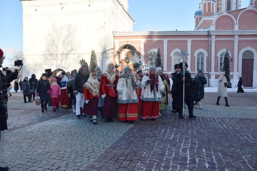 Сегодня 8 января​ в Коломне прошло рождественское шествие. Жителей поздравил​ митрополит Крутицкий и..