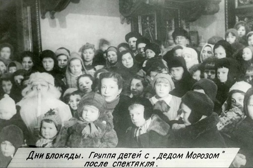 Добрая половина новогодних воспоминаний 1941–1945 годов, касающихся линии фронта, — это повседневная боевая..