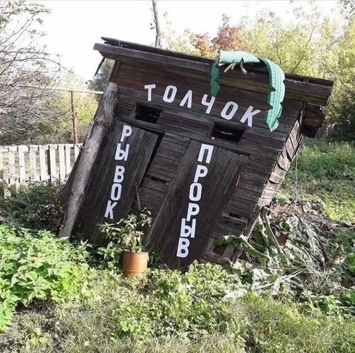 Очередной прорыв на теплотрассе на Красной горке. Уже трудно сказать какой по..