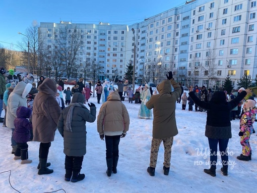 Радость для детей Щелково  Сотрудники ДК им. В.П.Чкалова совместно с ДК «Заречный» провели игровую программу..