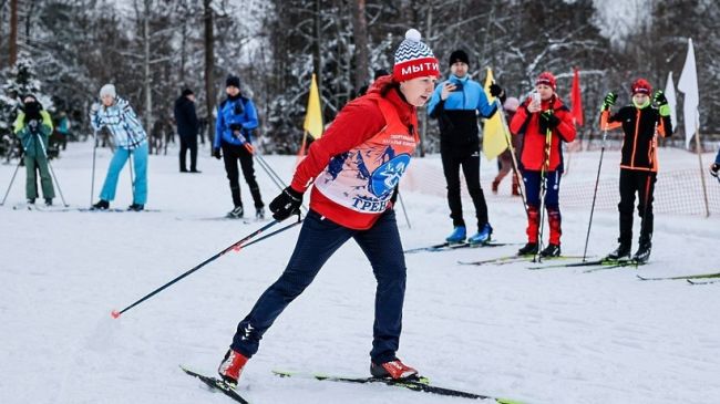 Знаменитая спортсменка Наталья Коростелева провела мастер‑класс по технике лыжного хода для..