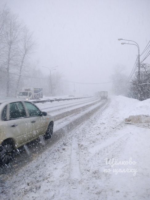 Вы видите железнодорожный мост? Нет? А он есть🤭❄
Вид из Жегалово, в сторону Щёлково..